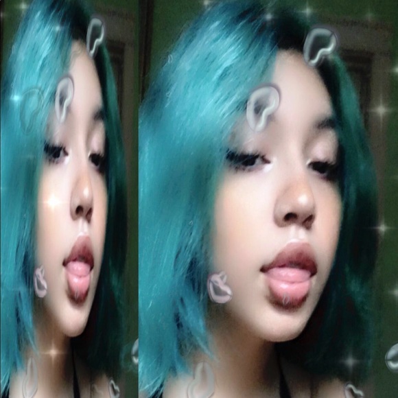 Profile Picture of Jennifer Quintero (@vviol3t) on Poshmark