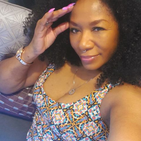 Profile Picture of Carla Connors (@connorsc1021) on Poshmark