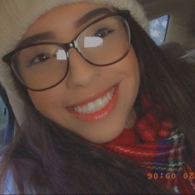 Profile Picture of Ana (@alucero510) on Twitter