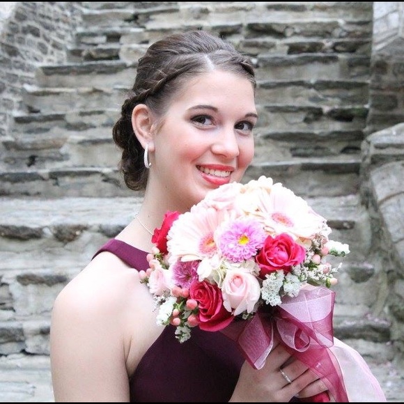 Profile Picture of Melanie Hart (@melanie_hart21) on Poshmark
