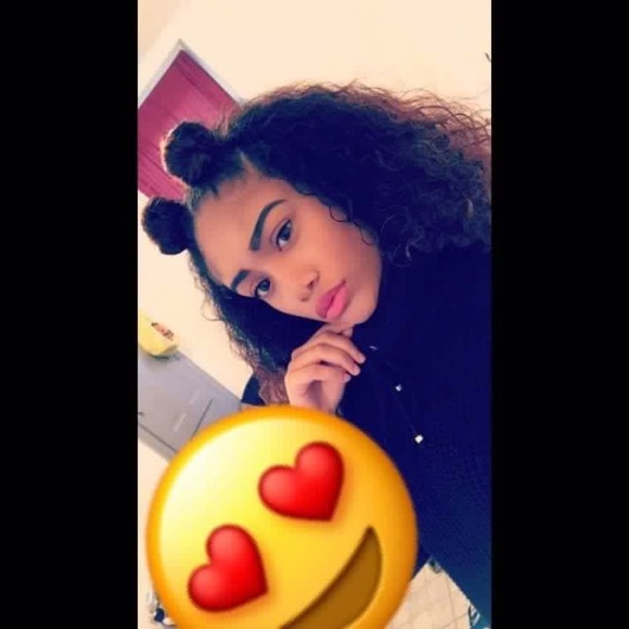 Jennalise Rosario - Poshmark Profile Picture of Jennalise Rosario (@issalynnx) on Poshmark