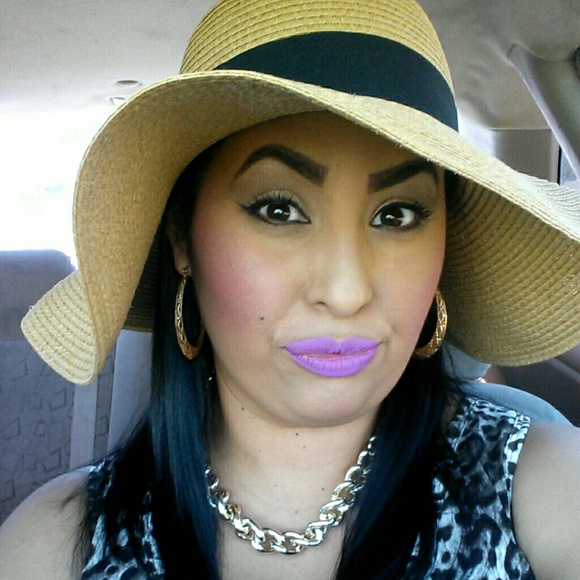 Profile Picture of Naomi Millerden (@naeann) on Poshmark