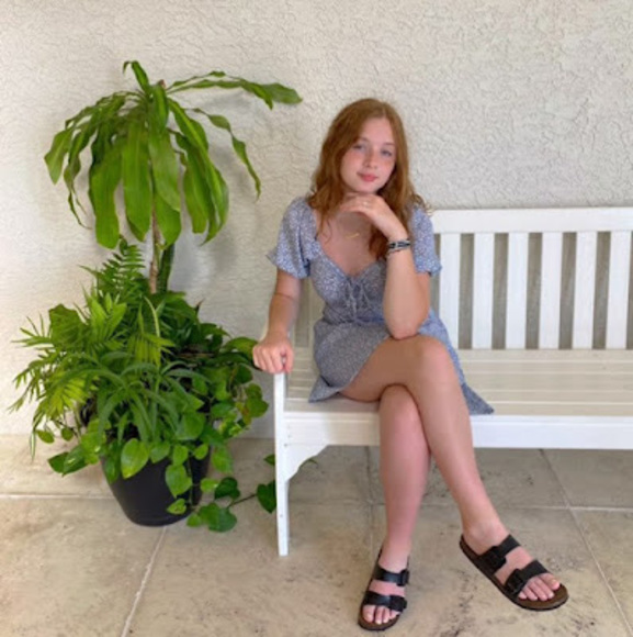 Profile Picture of Shannon Golly (@gollyshannon) on Poshmark