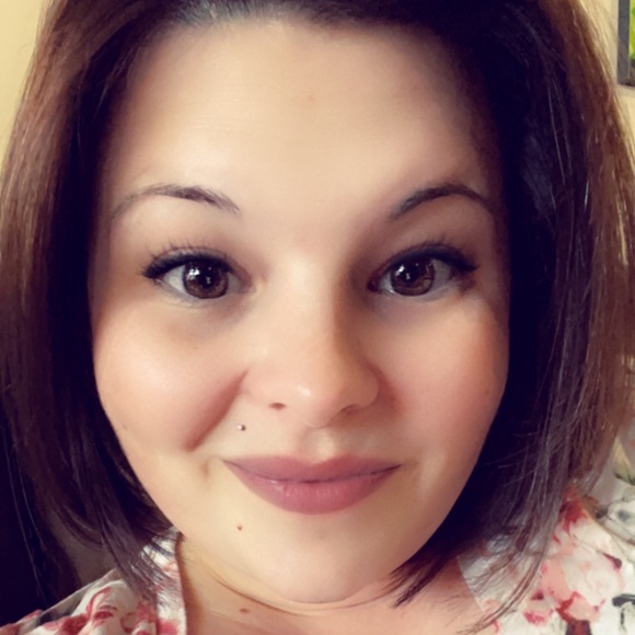 Profile Picture of Kasandra Dibucci (@punkypink2005) on Poshmark