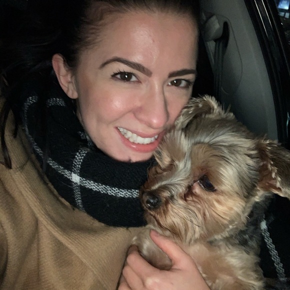 Profile Picture of Annick Sawatzky (@alsawatzky) on Poshmark