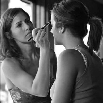 Profile Picture of Janet Calhoun (@jcmakeup) on Twitter