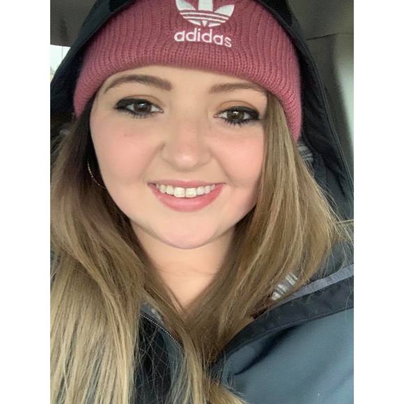 Profile Picture of Dystinee Rubera (@dystineerubera) on Poshmark