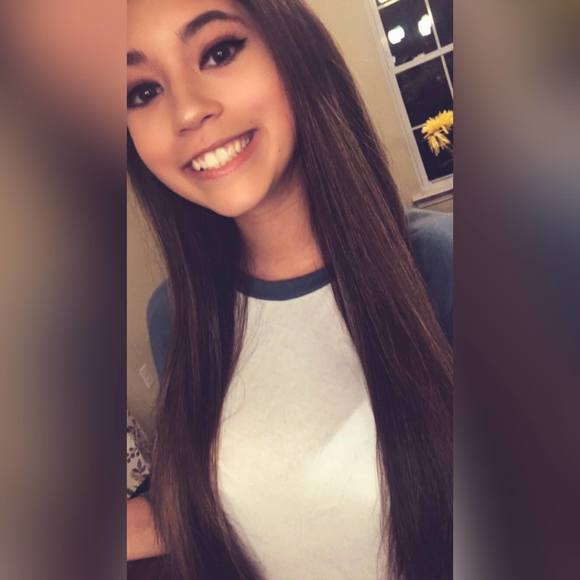 Profile Picture of Amber Downs (@amberdowns44) on Poshmark
