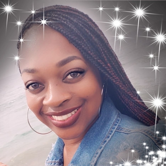 Profile Picture of Lonita Alexander (@lsalexander87) on Poshmark