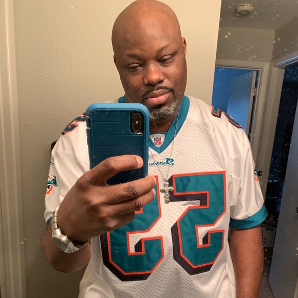 Profile Picture of Terence Hunt (@bear6904) on Poshmark