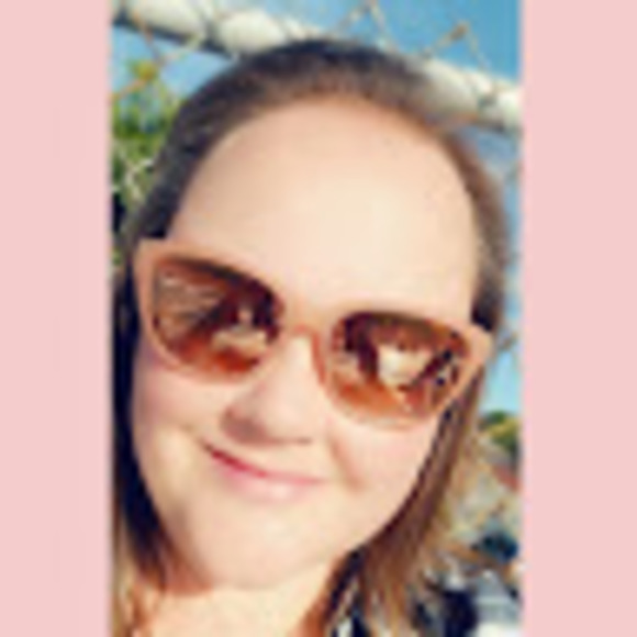 Profile Picture of Karsha Bankier (@karshabankier) on Poshmark