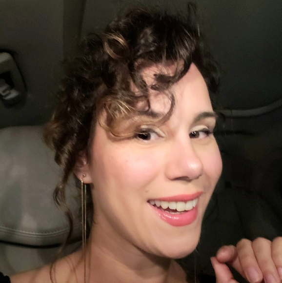 Profile Picture of Stephanie Bielinski nelson (@stephaniebie768) on Poshmark