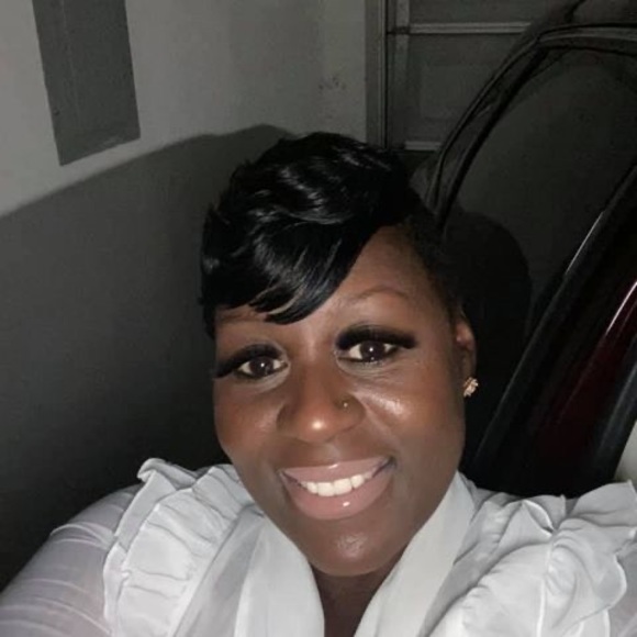 Profile Picture of Danielle Pendelton (@d_pendelton) on Poshmark