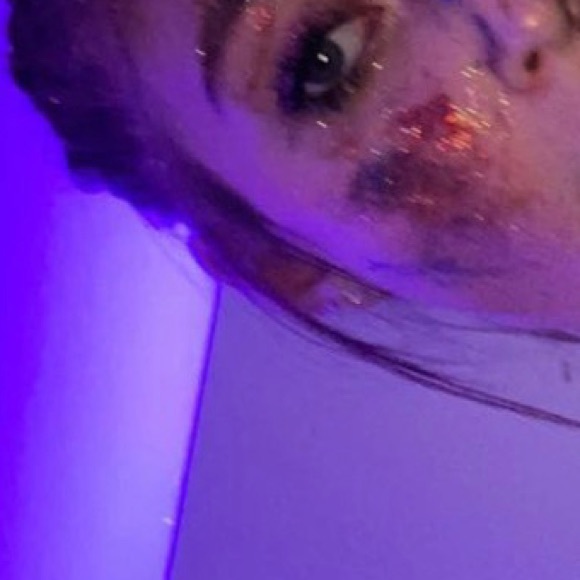 Profile Picture of Tia Schacher (@tiaschacher) on Poshmark