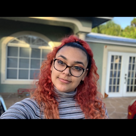 Profile Picture of Natalie Rivas (@itssnat) on Poshmark