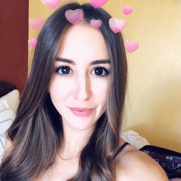 Profile Picture of Alexa Fernandez (@alexarocksss) on Poshmark