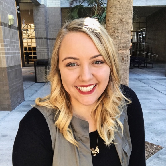 Profile Picture of Nikki Kinser (@nikki_kinser) on Poshmark