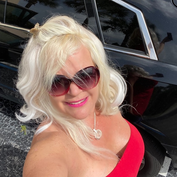 Profile Picture of Candi Foster (@track520) on Poshmark