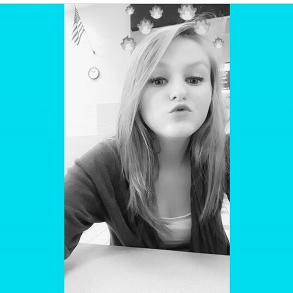 Profile Picture of Cheyenne Fowler (@cheyennefowl660) on Poshmark