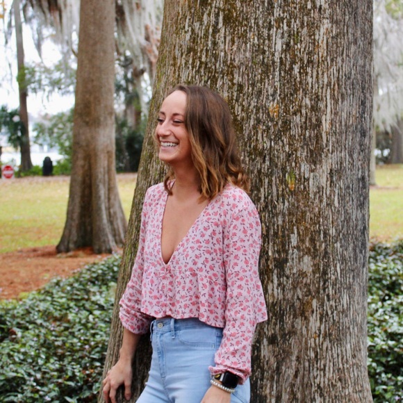 Profile Picture of Bailey Burns (@baileyburns500) on Poshmark