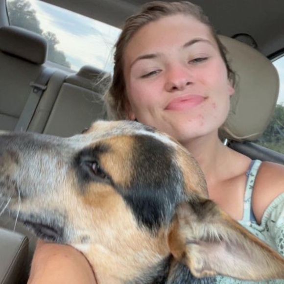 Profile Picture of Cheyenne Shadowens (@cshadowens04) on Poshmark