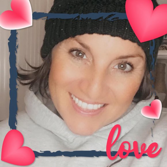 Profile Picture of Terra Compton grant (@terragrant) on Poshmark