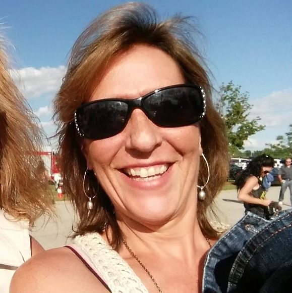 Profile Picture of Amy Moericke (@ajhamlin1985) on Poshmark