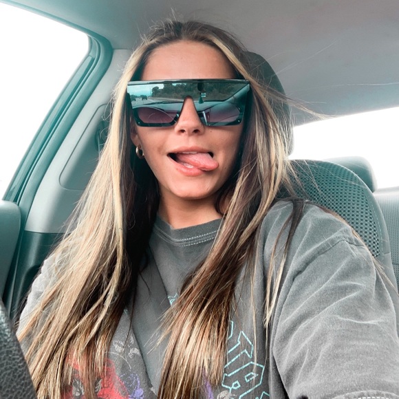 Profile Picture of Peyton Ridpath (@pey10scloset) on Poshmark