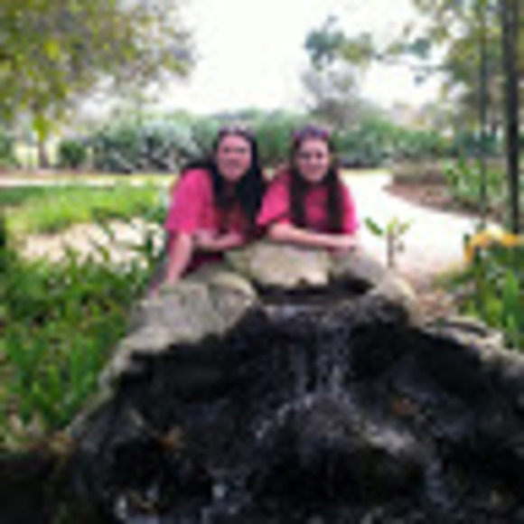 Profile Picture of Deven Shinault (@devenaletha) on Poshmark