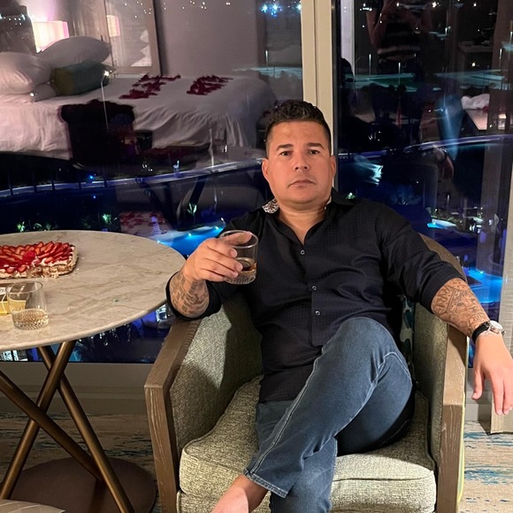 Profile Picture of Carlos Quesada (@carlosquesad475) on Poshmark