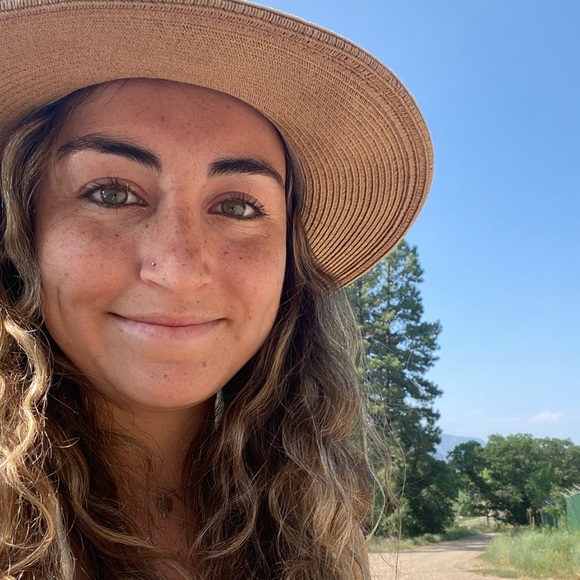 Profile Picture of Julia Mogerman (@julia_mogerman) on Poshmark