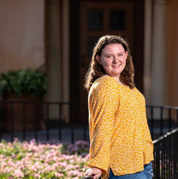 Profile Picture of Caroline Urove (@caroline_urove) on Poshmark