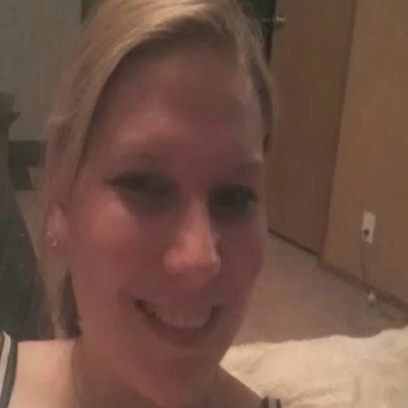 Profile Picture of Jessica Gadbaw (@jessicagadbaw) on Poshmark