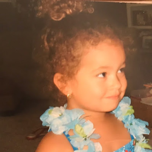 Profile Picture of Bella Stunkard (@bellastunkard12) on Poshmark