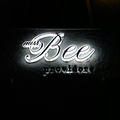 Profile Picture of Miss Bee Providore (@m1ssbee) on Twitter