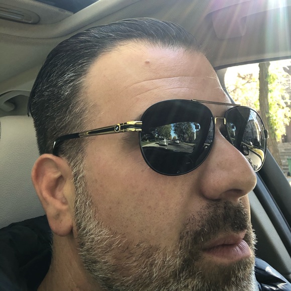 Profile Picture of Tony Mancini (@tonymancini182) on Poshmark