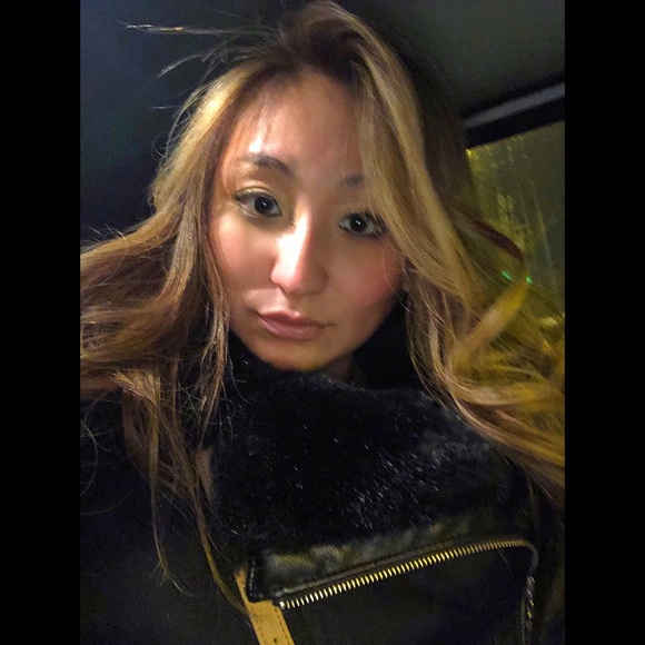 Profile Picture of Crystal Kim (@crystal_kim) on Poshmark