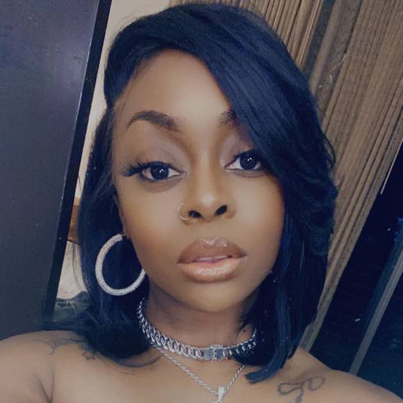 Profile Picture of Candace Charmain (@candacecharmain) on Poshmark