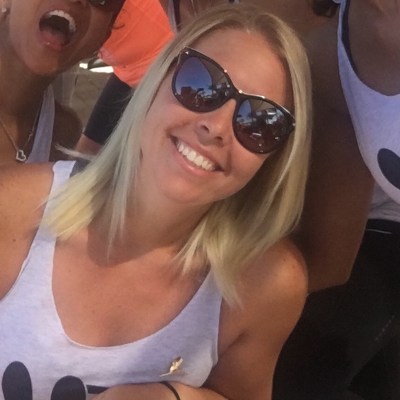 Profile Picture of Liz Novak (@liznovak) on Poshmark