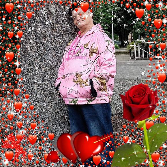 Profile Picture of Inell Lingar (@inell10081957) on Poshmark