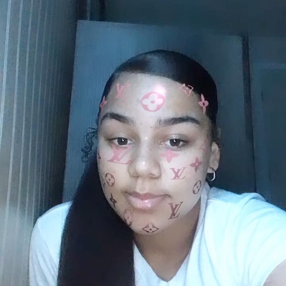 Jayla Rayon - Poshmark Profile Picture of Jayla Rayon (@heygirl445) on Poshmark