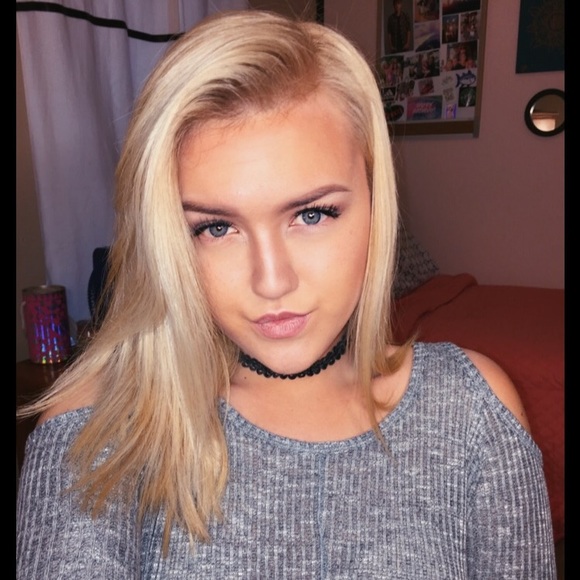 Profile Picture of Aurelia Marie (@aureliamarie) on Poshmark