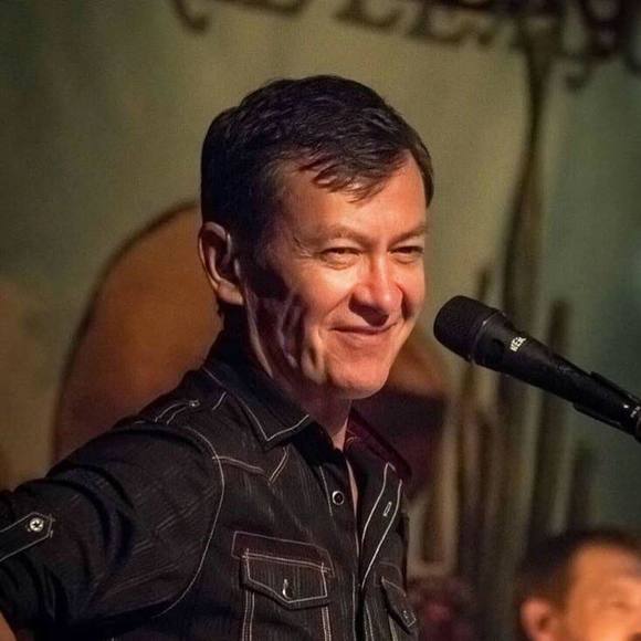 Profile Picture of Randy Harper (@ranpianoman) on Poshmark