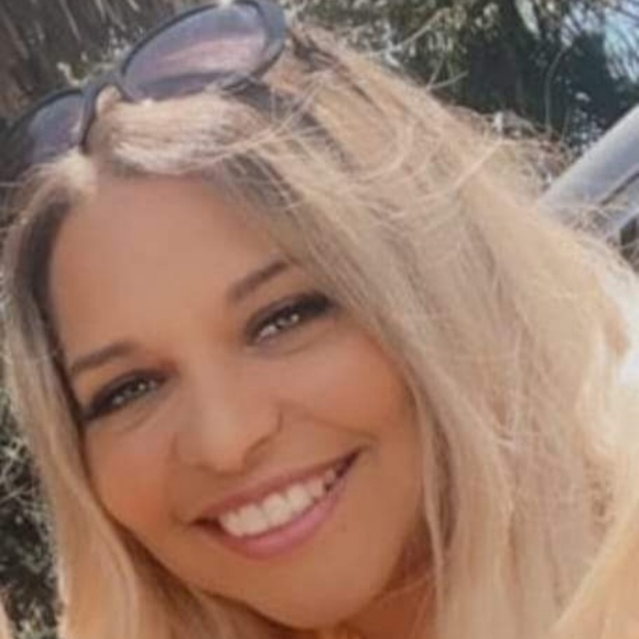 Profile Picture of Pamela Halverson (@pamelahalverson) on Poshmark