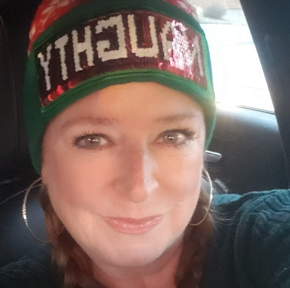 Profile Picture of Veronica Cook (@vroncook) on Poshmark