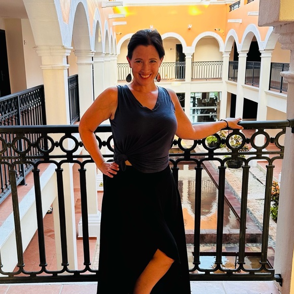 Profile Picture of Melissa Hotovy (@melissahotovy) on Poshmark