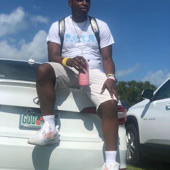 Profile Picture of Richard Kemp (@risoke) on Poshmark