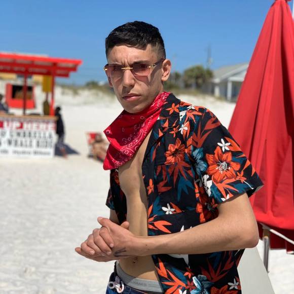 Profile Picture of Hussuna Alsaadawi (@hussunaa) on Poshmark