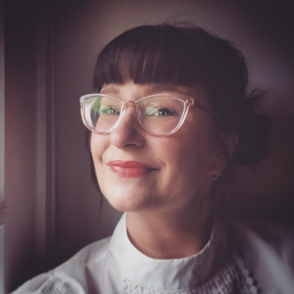 Profile Picture of Steph Scibek (@srs_shop) on Poshmark