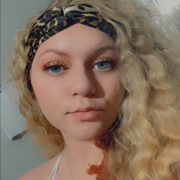 Profile Picture of Emily Fotta (@d0pe_qveen) on Poshmark